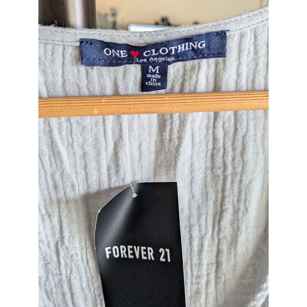 One Clothing NWT Forever 21 Short Jumpsuit Grey Ruffle M - Picture 4 of 5